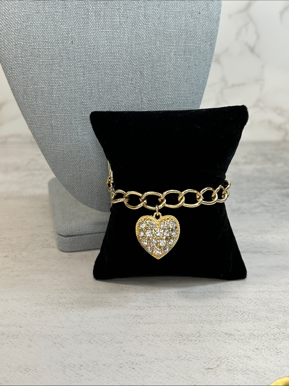 Vintage Liz Claiborne Gold Heart Charm Bracelet